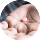 Handfläche mit Pille